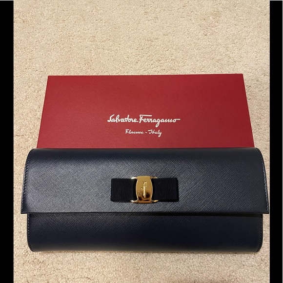 Salvatore Ferragamo navy clutch - Picture 2 of 7